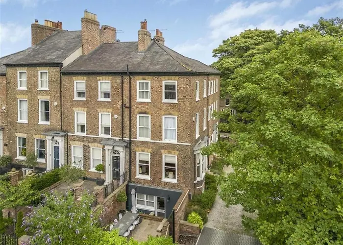 Stunning House Near Racecourse