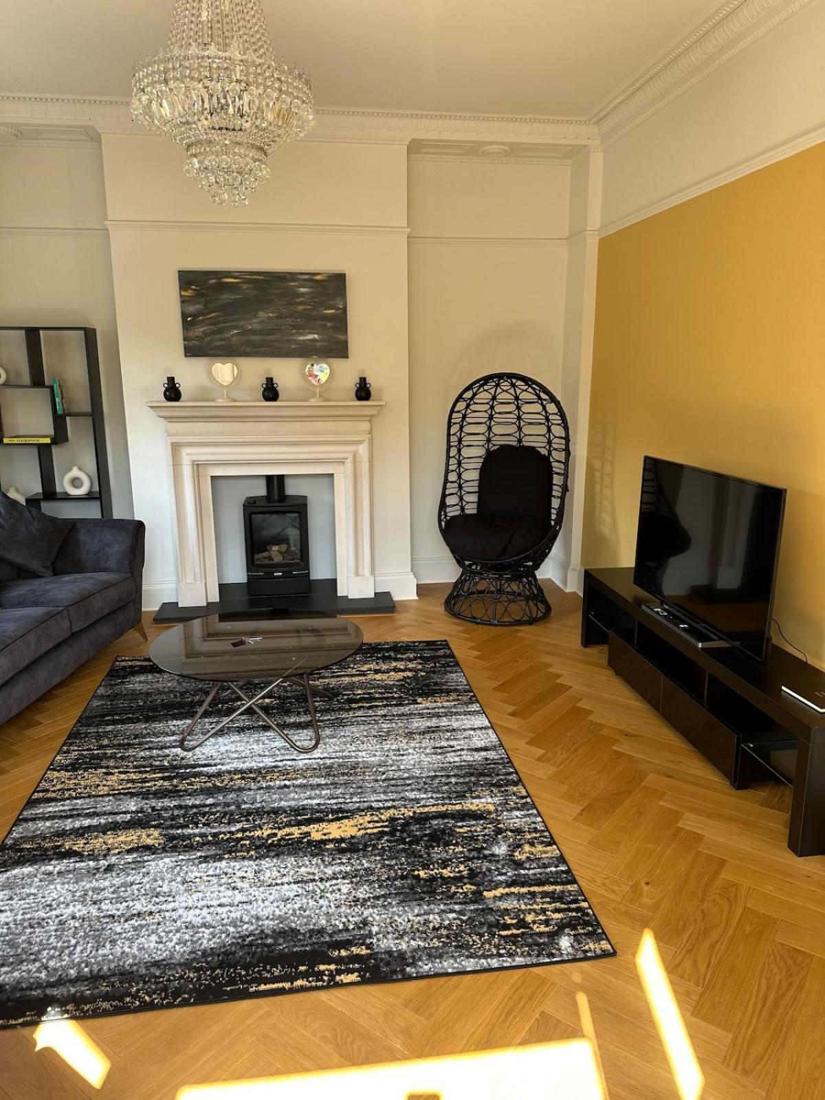 Stunning House Near Racecourse Holiday home